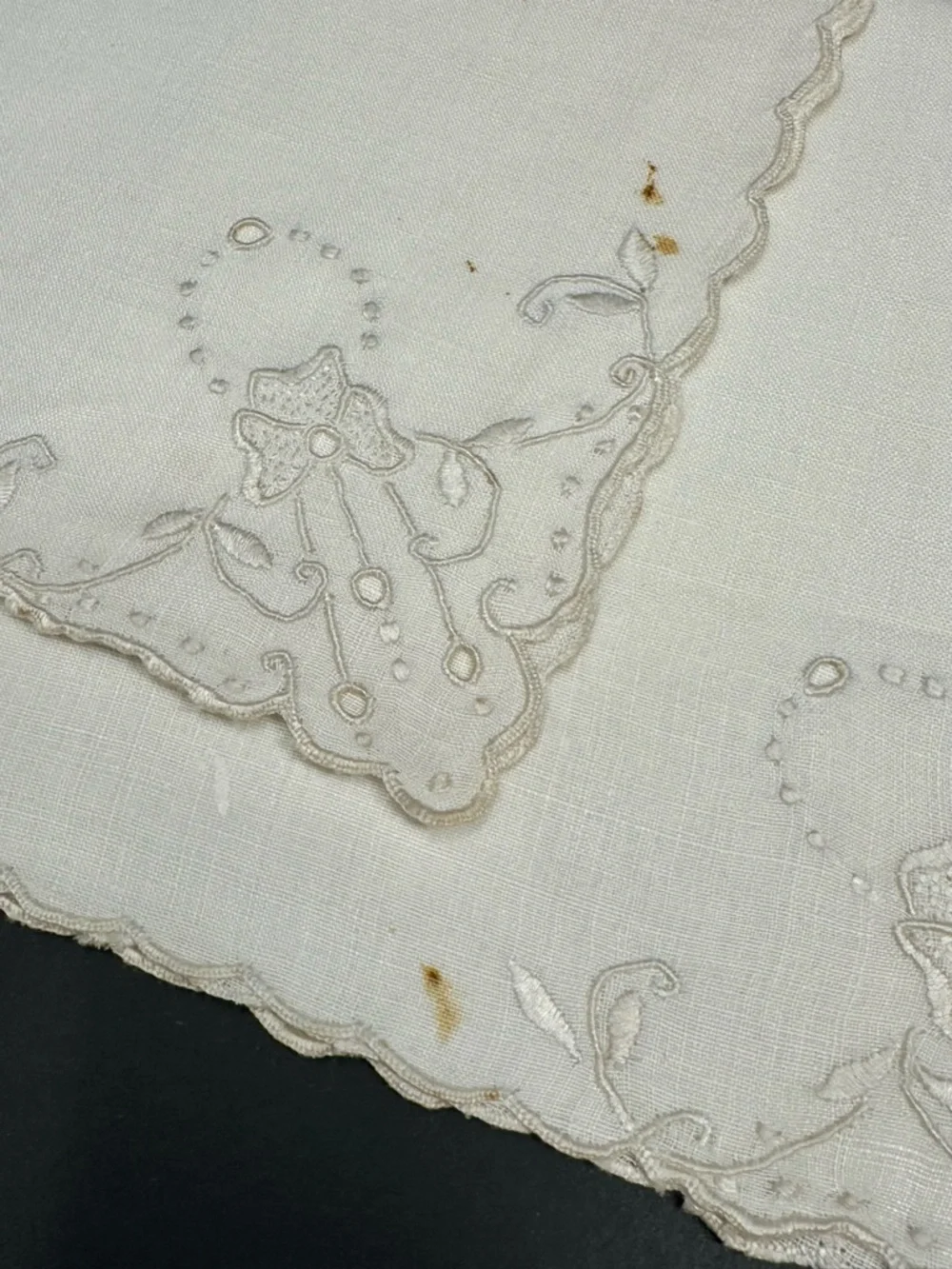 Vintage Linen Beige Floral Cut Out Scalloped (6) & Hand Embroided (4) Napkins A3